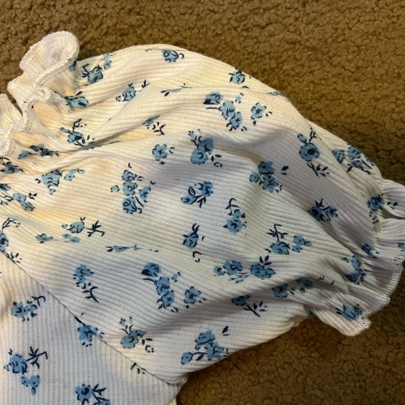 Blue and white flower top - Picture 2 of 5